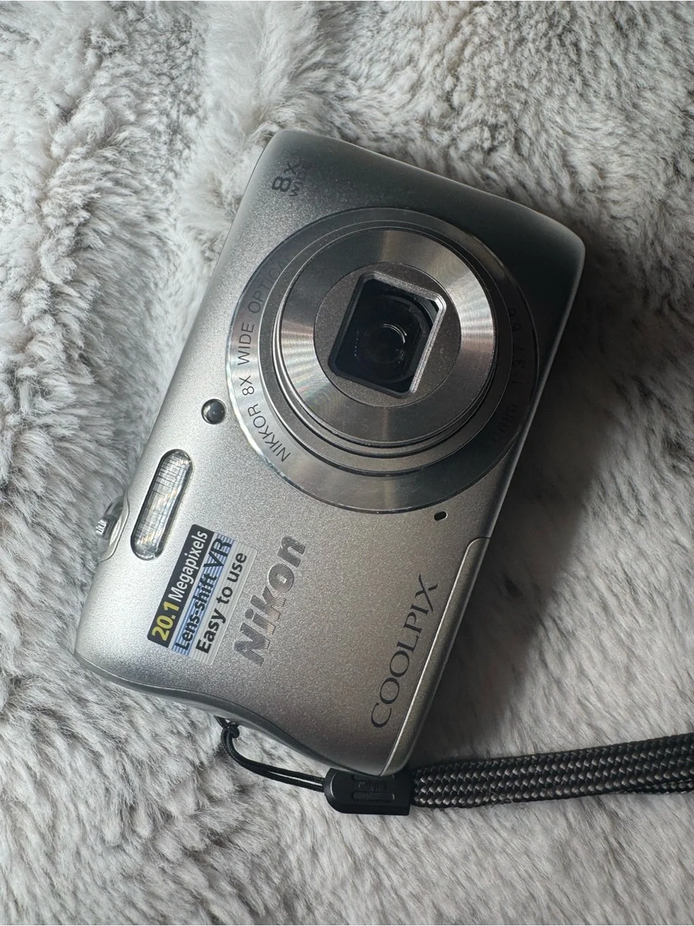 Nikon COOLPIX S3700 20.1MP Silver Camera 8x Zoom  TESTED